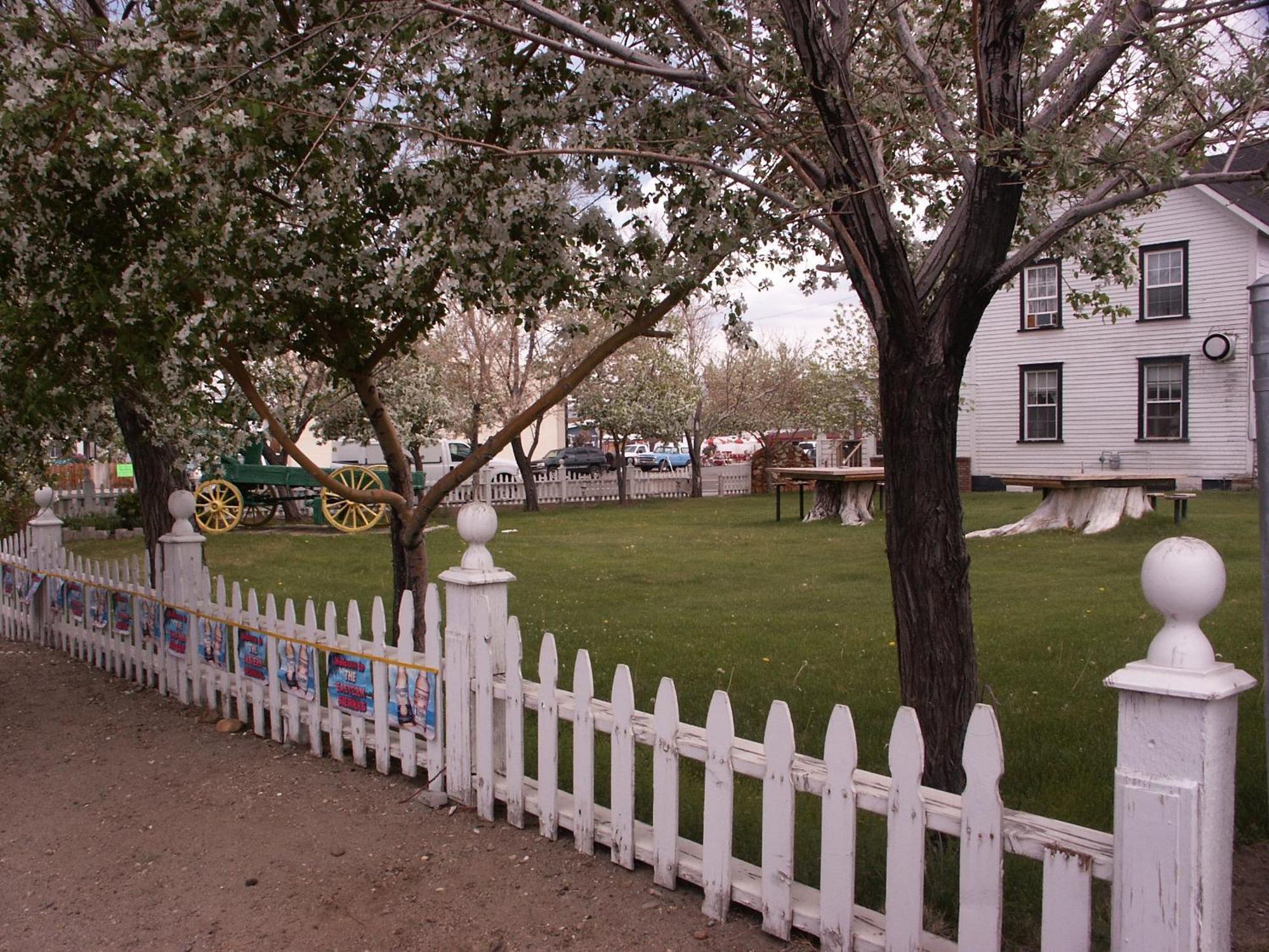 Bridgeport Inn Exterior photo