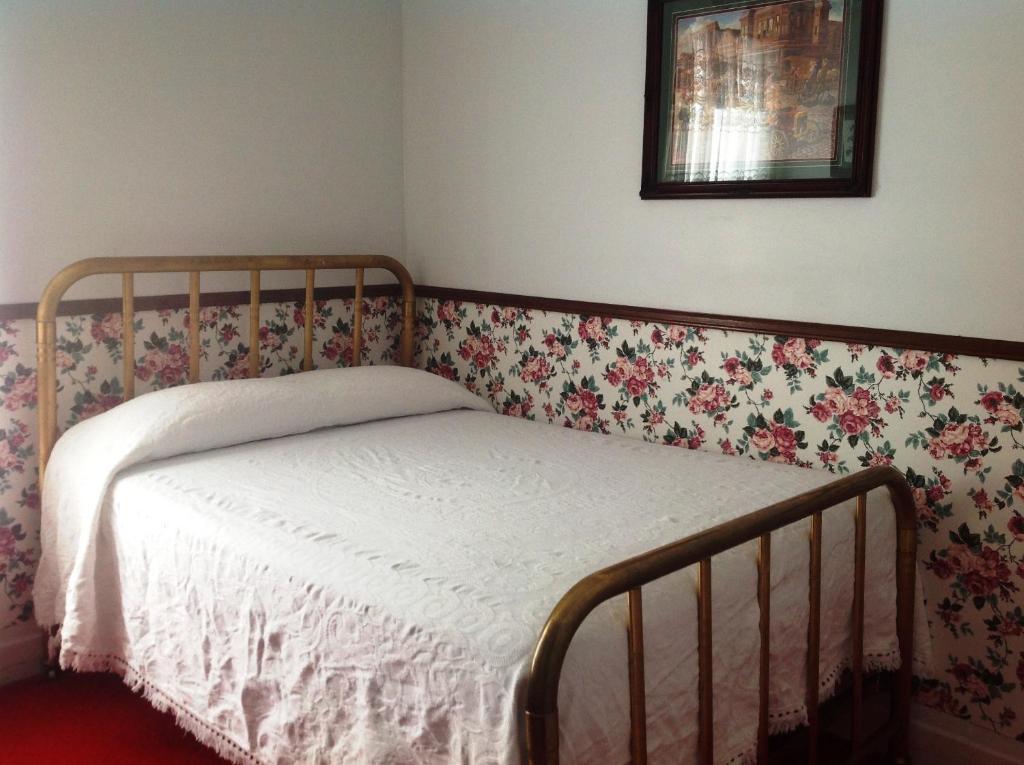 Bridgeport Inn Room photo