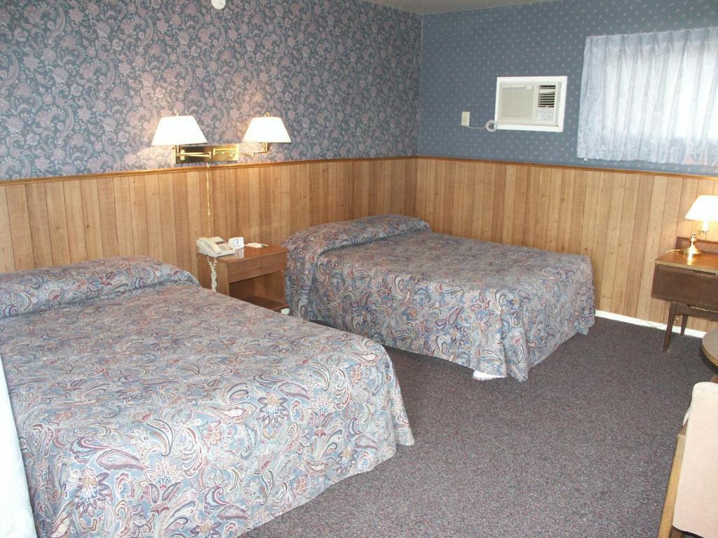 Bridgeport Inn Room photo