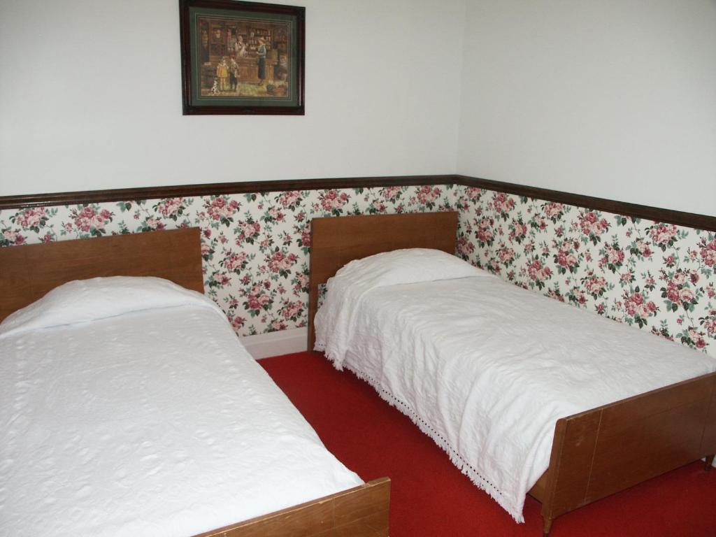 Bridgeport Inn Room photo